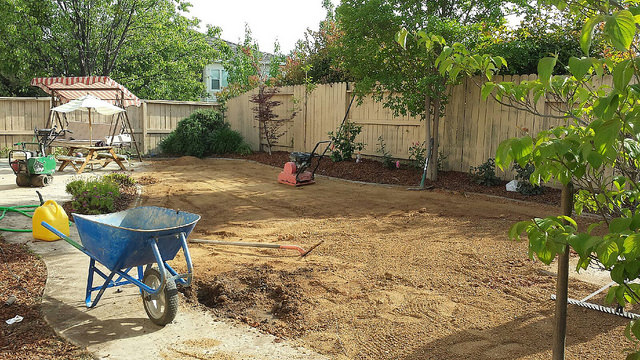 Here’s How You Install Artificial Grass [ Video ]